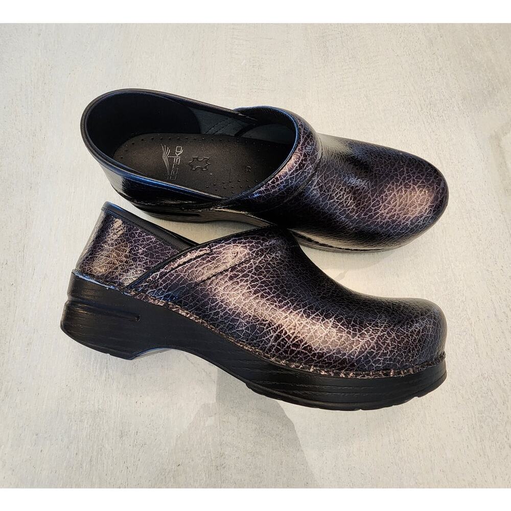 Dansko Women's Clogs Size 39 Textured Leather in Gray - Picture 1 of 8